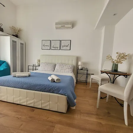 Living Marina Bed & Breakfast