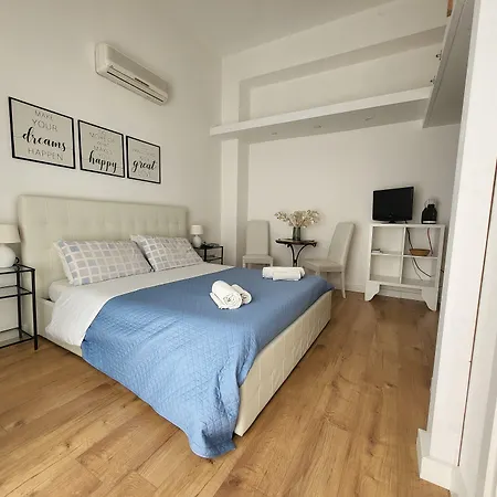 Living Marina Oda ve Kahvaltı 3*